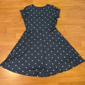 XL casual A-line dress with short sleeves. Mod-style. Blue with white polka dots
